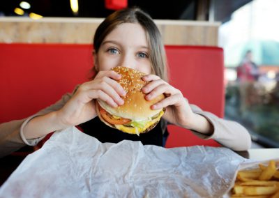 Jouets dans les menus enfants : une combinaison gagnante pour les fastfoods…
